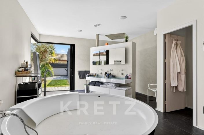 Image No.13-5 Bed House for sale