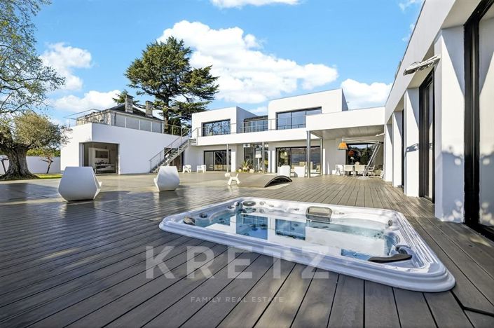 Image No.6-5 Bed House for sale