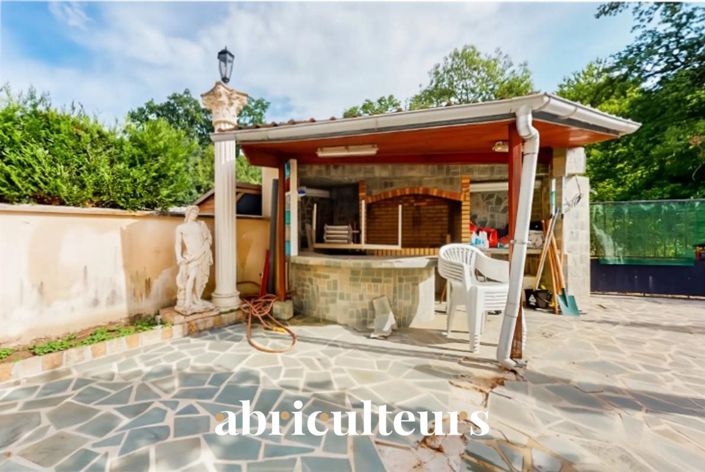 Image No.3-8 Bed House for sale