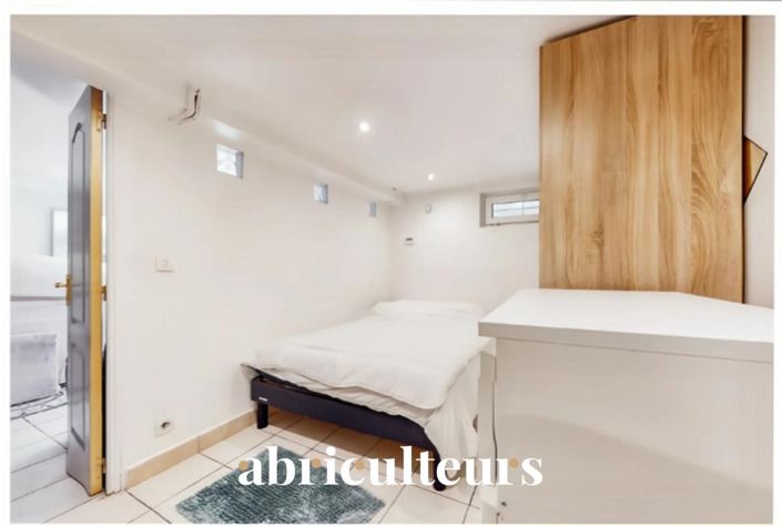 Image No.7-8 Bed House for sale