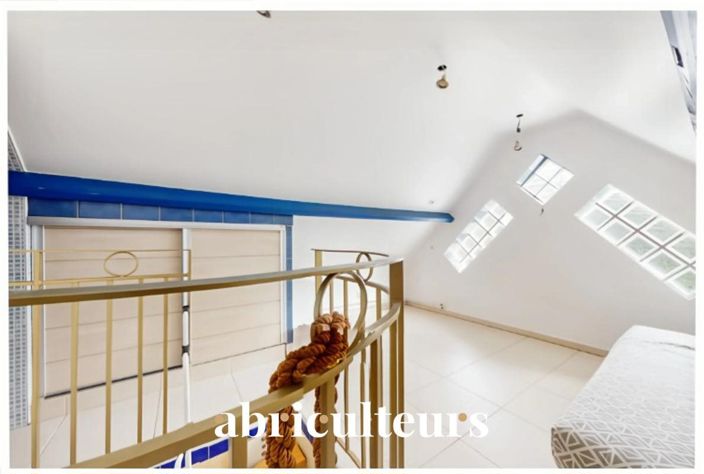 Image No.8-8 Bed House for sale