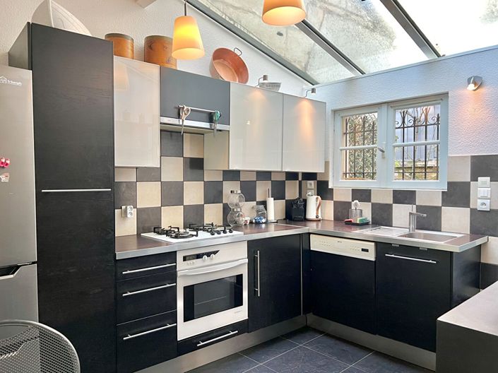 Image No.5-4 Bed House for sale