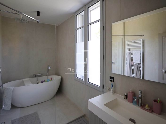 Image No.16-4 Bed House for sale