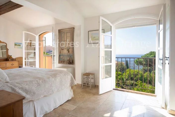 Image No.10-6 Bed House for sale