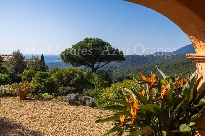 Image No.16-6 Bed House for sale