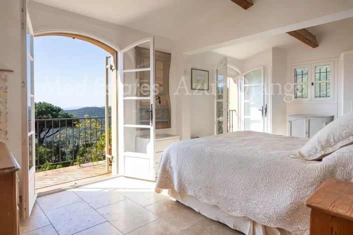 Image No.8-6 Bed House for sale