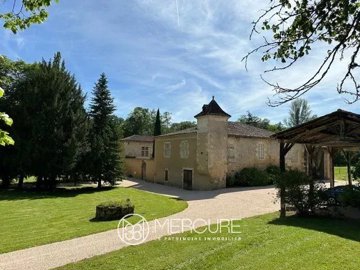 1 - Auch, Property