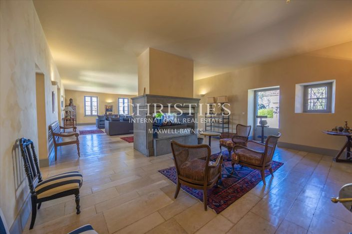 Image No.19-10 Bed Property for sale