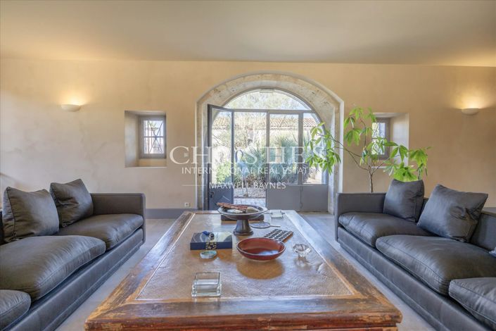 Image No.21-10 Bed Property for sale