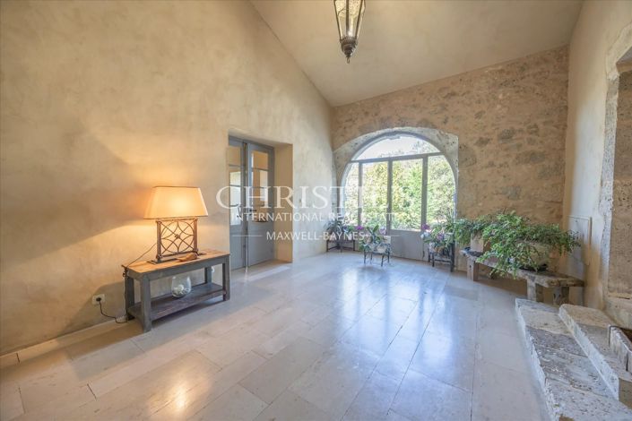 Image No.23-10 Bed Property for sale