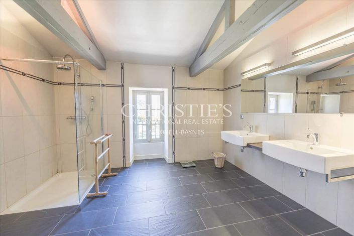 Image No.25-10 Bed Property for sale