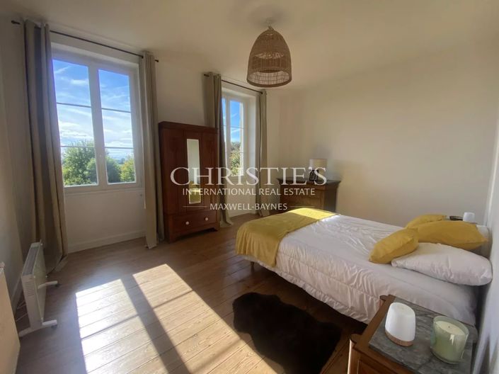 Image No.20-5 Bed House for sale