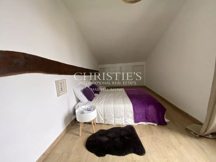 Image No.24-5 Bed House for sale