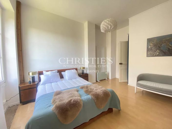 Image No.8-5 Bed House for sale