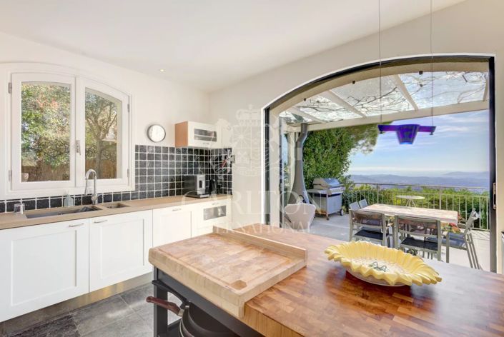 Image No.9-5 Bed House for sale