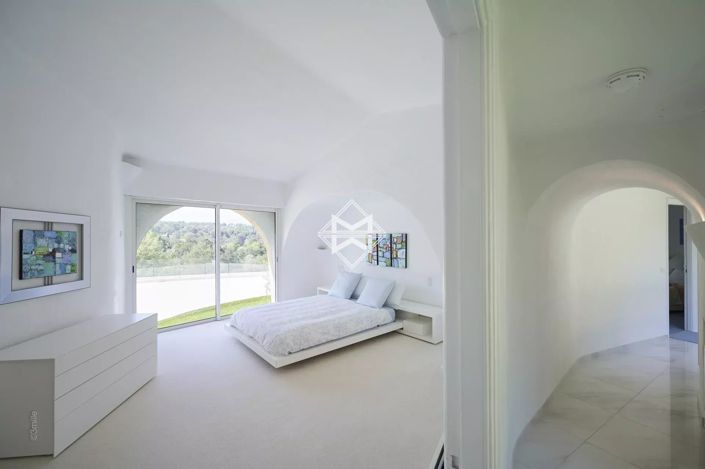 Image No.10-7 Bed House for sale