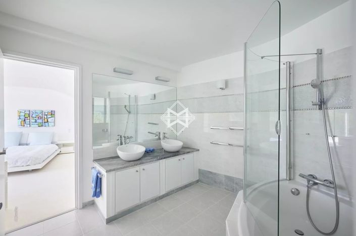 Image No.11-7 Bed House for sale