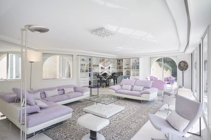 Image No.12-7 Bed House for sale