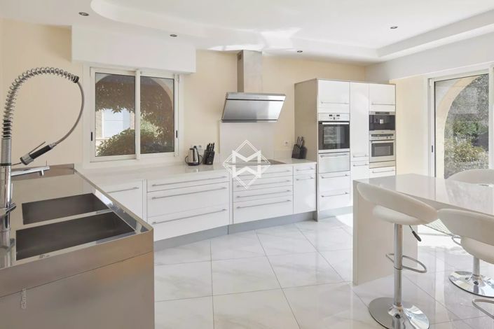 Image No.9-7 Bed House for sale