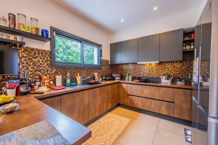 Image No.12-4 Bed House for sale