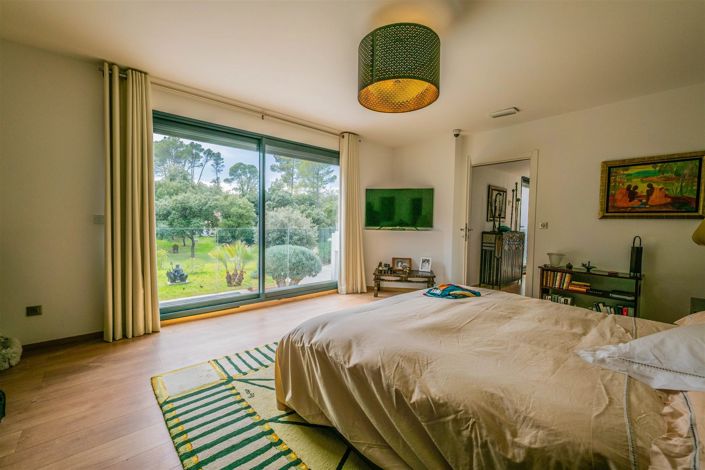 Image No.20-4 Bed House for sale