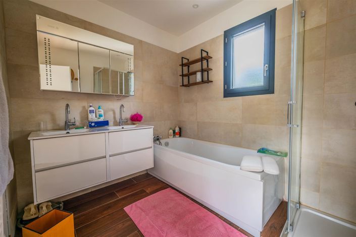 Image No.21-4 Bed House for sale