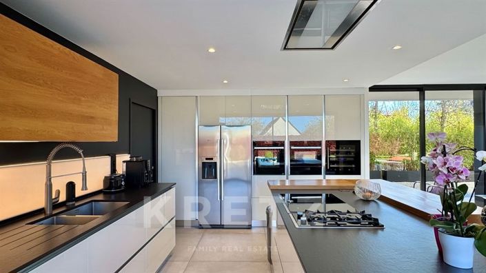 Image No.3-4 Bed House for sale