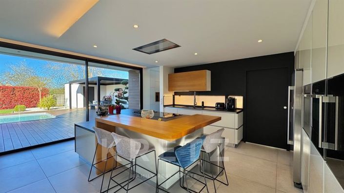 Image No.6-4 Bed House for sale