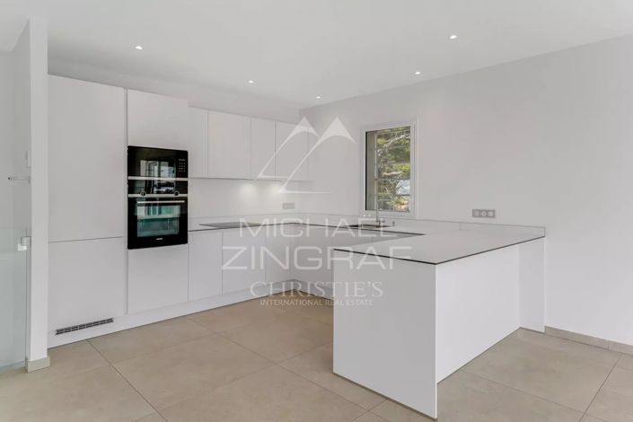 Image No.5-5 Bed House for sale