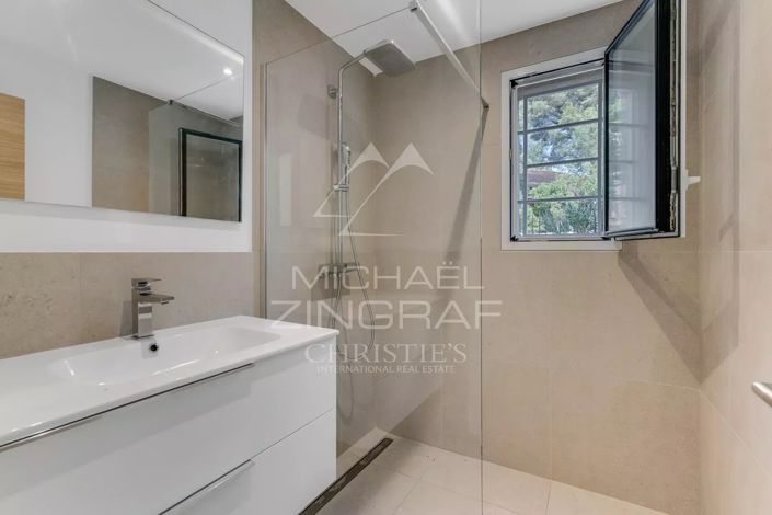 Image No.9-5 Bed House for sale