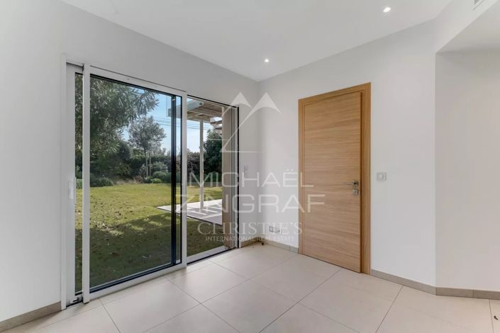 Image No.10-4 Bed House for sale