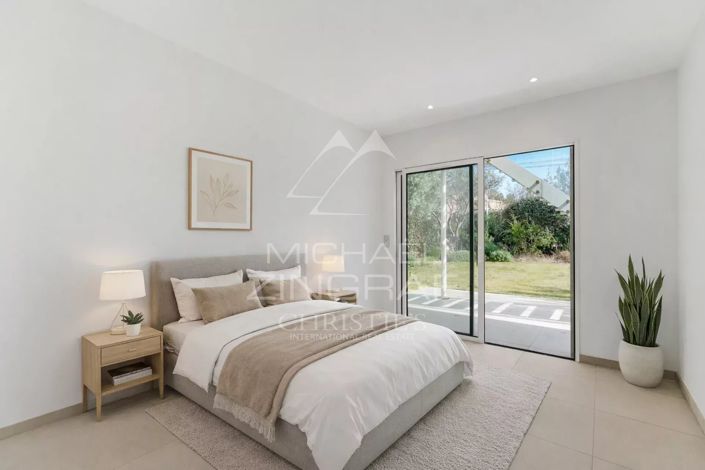 Image No.6-4 Bed House for sale