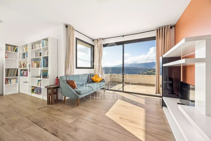 Image No.8-7 Bed House for sale