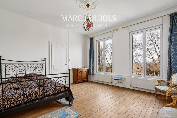 Image No.10-6 Bed House for sale