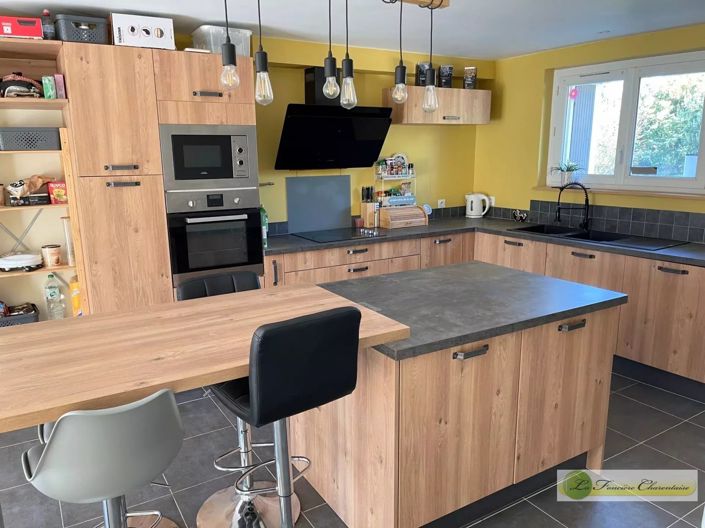 Image No.2-4 Bed House for sale