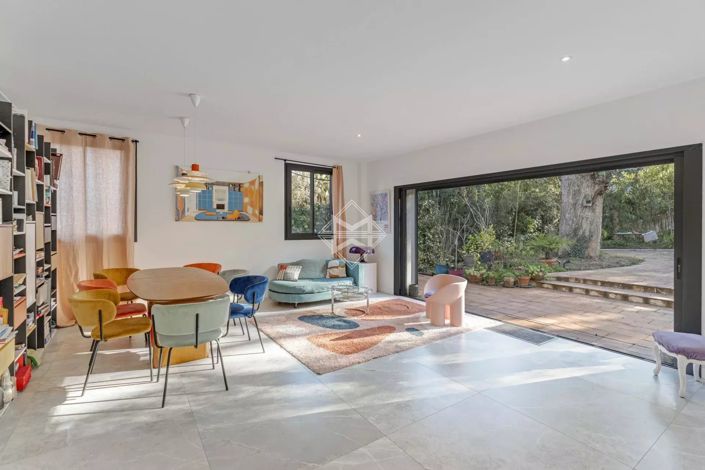 Image No.3-5 Bed House for sale