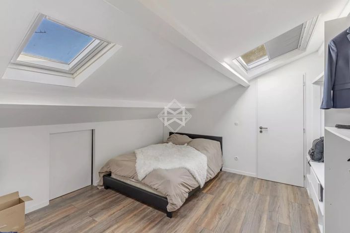 Image No.7-5 Bed House for sale