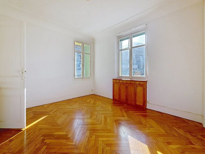 Image No.10-3 Bed Apartment for sale