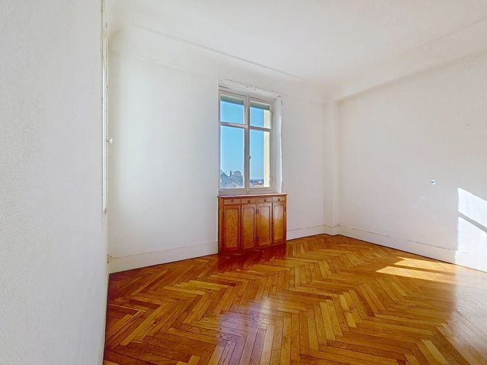 Image No.11-3 Bed Apartment for sale