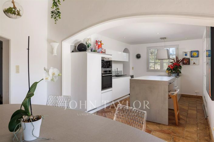 Image No.11-8 Bed House for sale