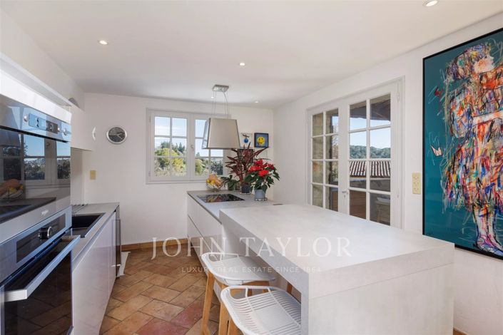 Image No.12-8 Bed House for sale