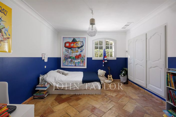 Image No.16-8 Bed House for sale