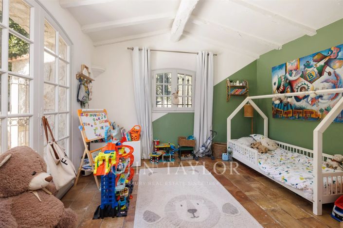 Image No.17-8 Bed House for sale