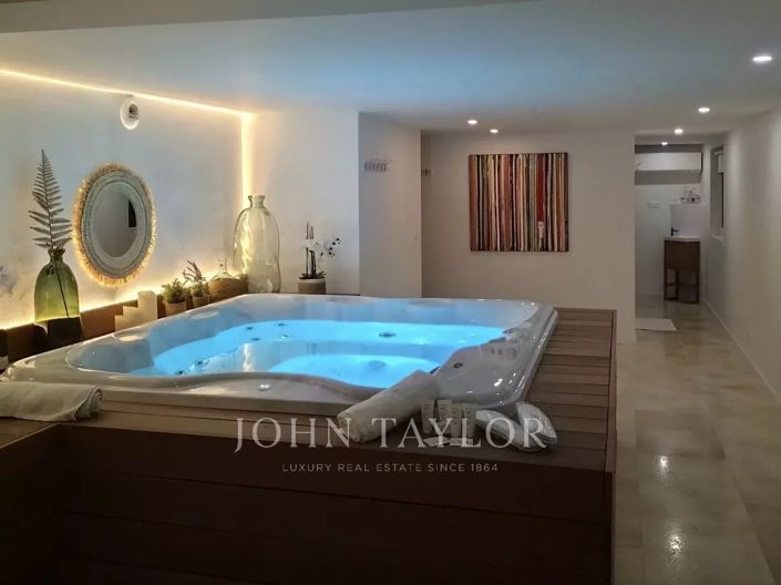 Image No.22-8 Bed House for sale