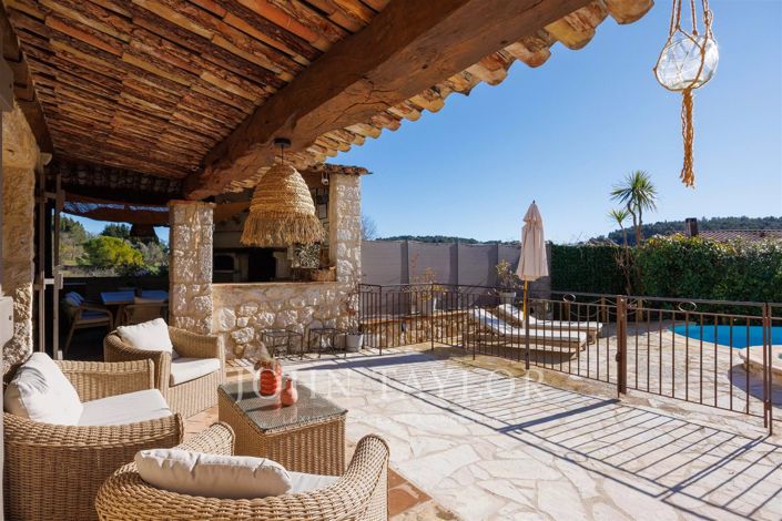 Image No.5-8 Bed House for sale