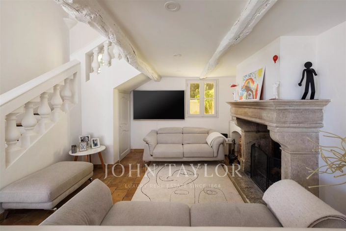 Image No.7-8 Bed House for sale