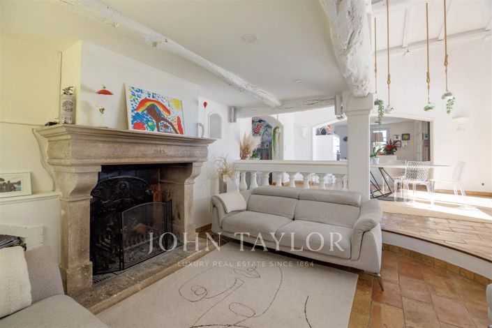 Image No.8-8 Bed House for sale