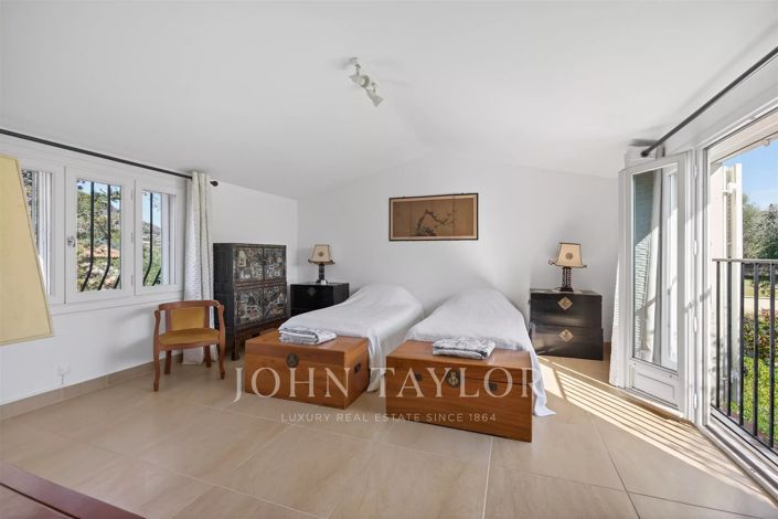 Image No.12-4 Bed House for sale