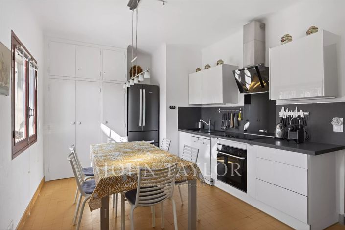 Image No.9-4 Bed House for sale