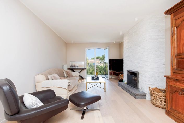 Image No.6-5 Bed House for sale